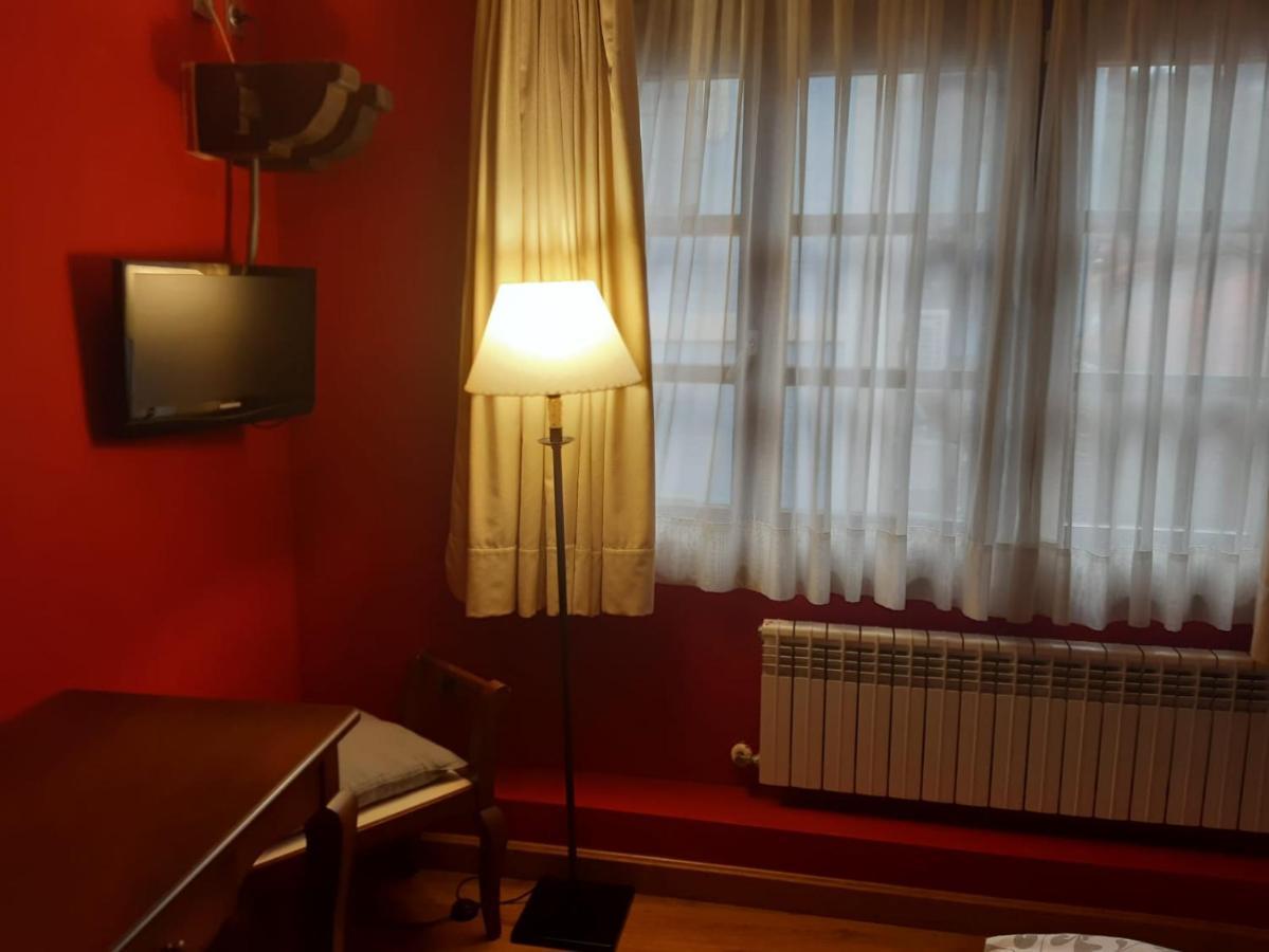 Hotel La Plaza Проаса Экстерьер фото